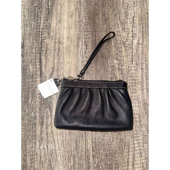 NWT Coach F43431 Leather Pleated Small Wristlet Black - Picture 1 of 6